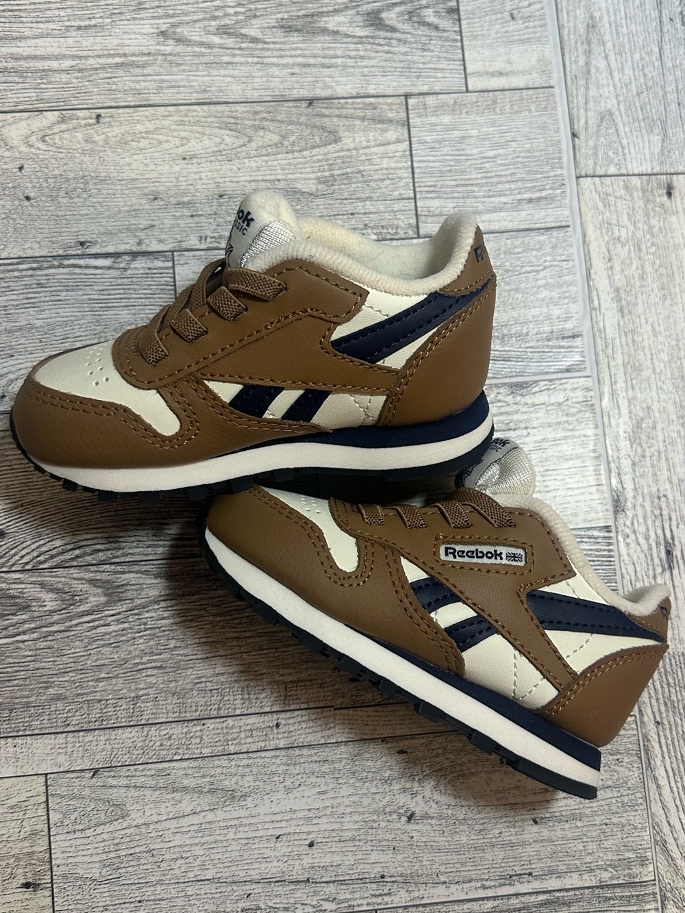 New! Reebok Classic Leather Infants/Toddler Sneakers – Size 5.5